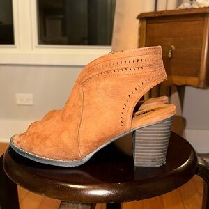 Sonoma sandal booties size 9.